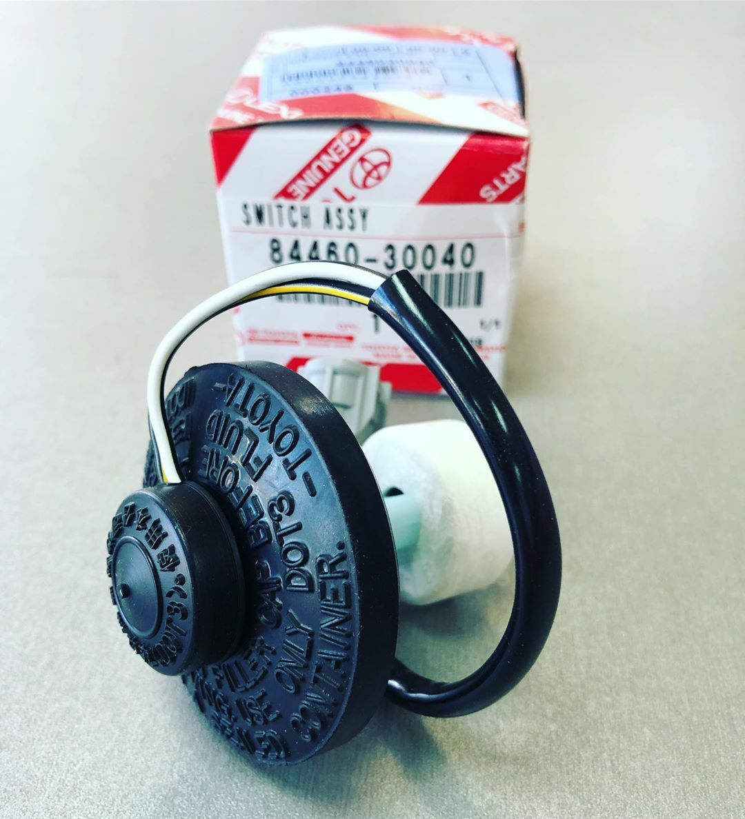 Lexus Genuine RX300 CAP ASSY BRAKE MASTER CYLINDER RESERVOIR FILLER 8446030040 eBay