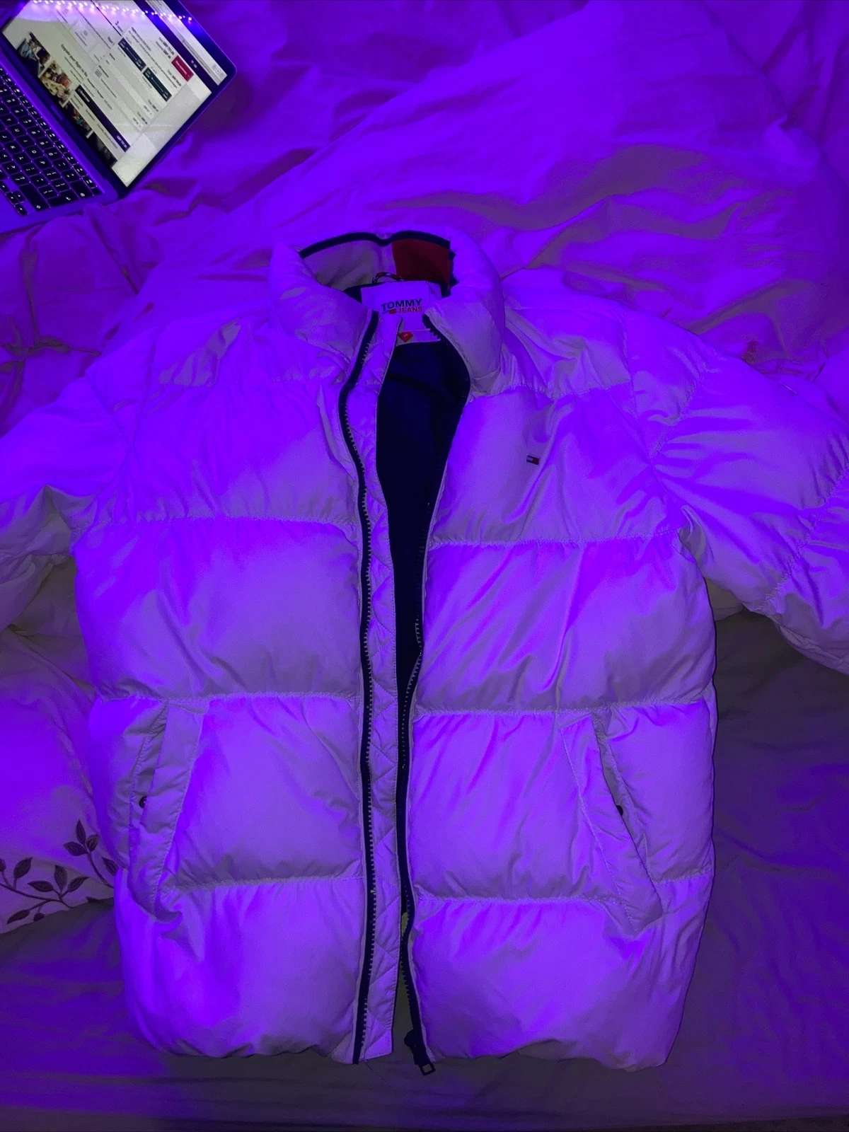 Tommy Hilfiger Mens Puffer Jacket, No Hood ,Size XLWhite, Good Cond