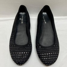 Zapatos American Eagle para mujer/jóvenes 4 negros con tachuelas AEO informales sin cordones planos usados en excelente estado