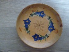 Ancienne petite assiette décorative en bois  Décor floral de fleurs de gentiane