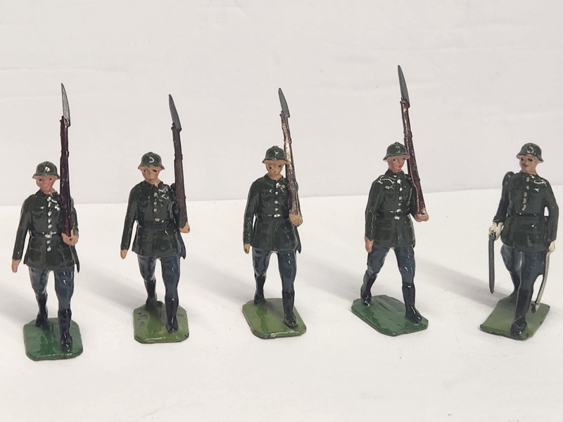 5 Lead Britains German Army Infantry Soldiers With Movable Rifle Arms