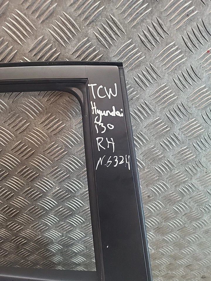 Hyundai I30 12-17 MK2 Creamy White TCW Door Rear Right Side 77004A6000 - Image 2 of 4