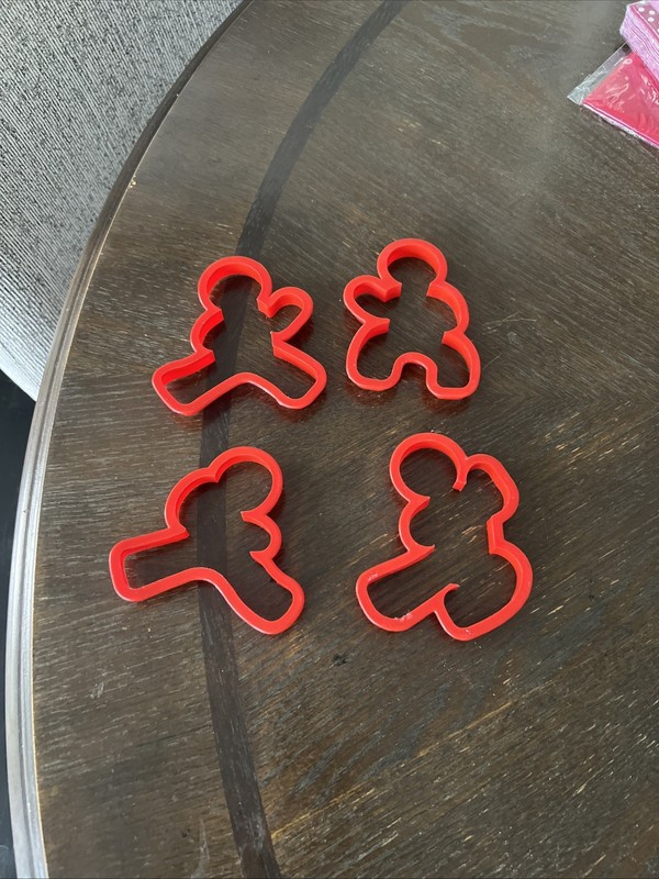 Set of 4 Gingerbread Men Ninja Cookie Cutters Plastic  NEW