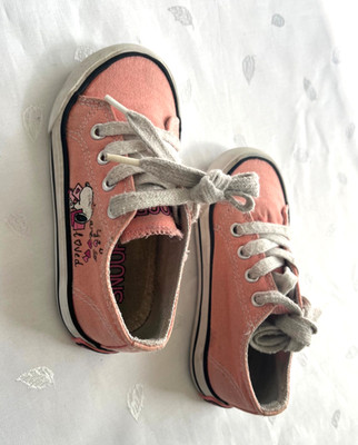 Converse Chuck Taylor All Star Peanuts Snoopy Low Top Lace-up Shoe Pink Size 7