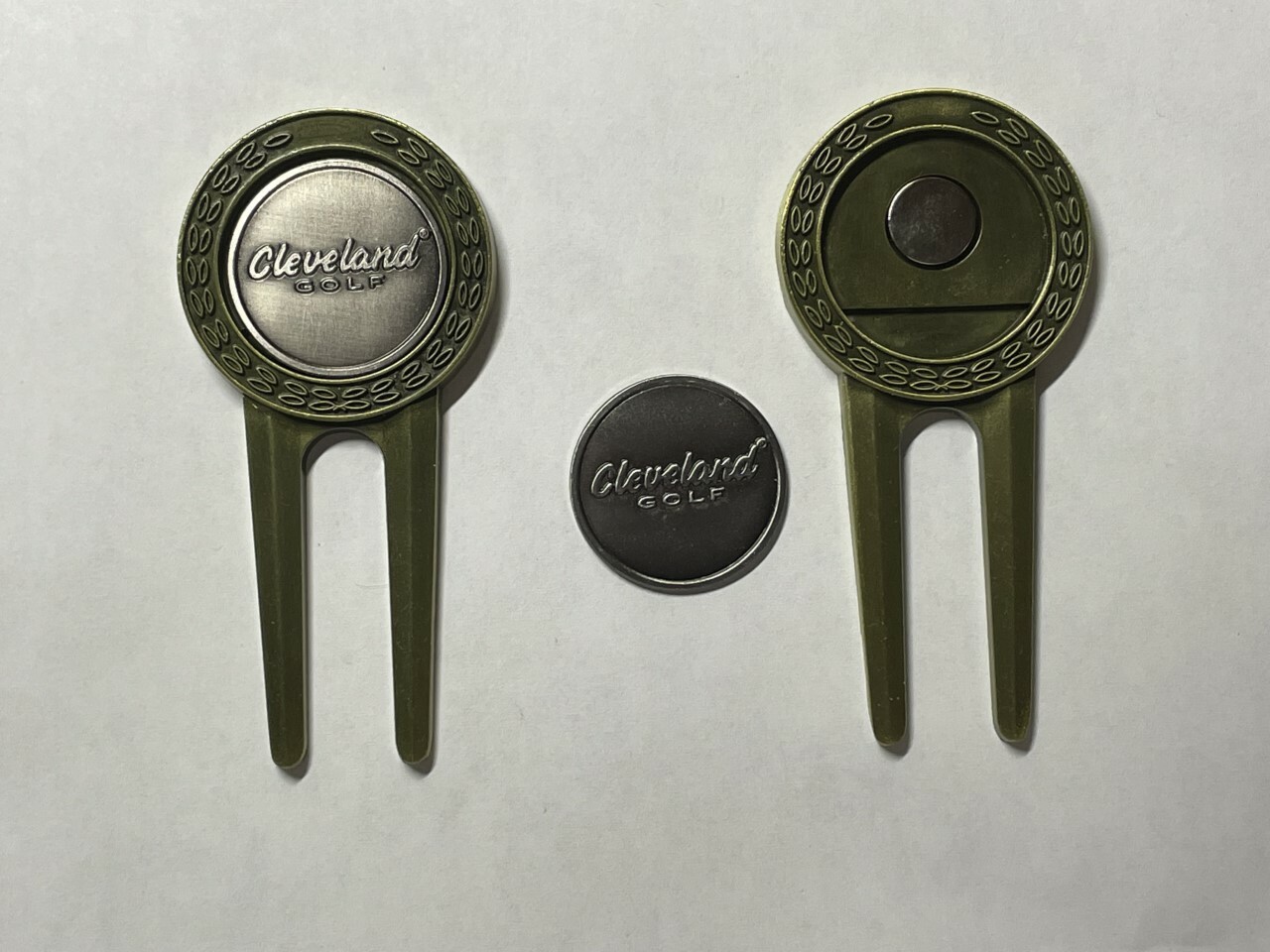 Divot Tool & 1" Flat Coin Style Golf Marker - A Beauty!