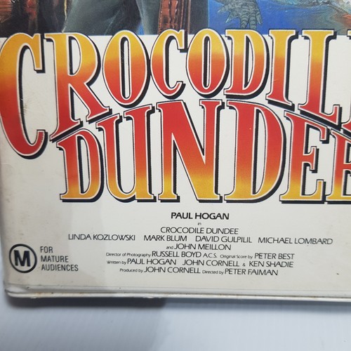 EXCELLENT Cond. Crocodile Dundee Original 1987 Movie VHS Clamshell Tape - Picture 3 of 16