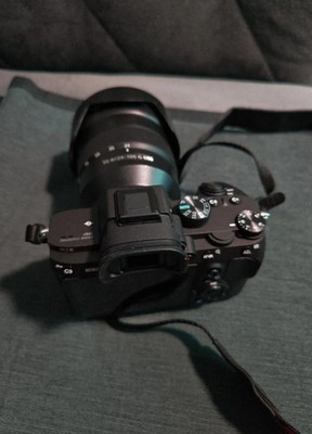 Sony Alpha A7 III 24.2MP Digitalkamera mit SONY FE 4/24-105 G OSS OBJEKTIV NEUWE