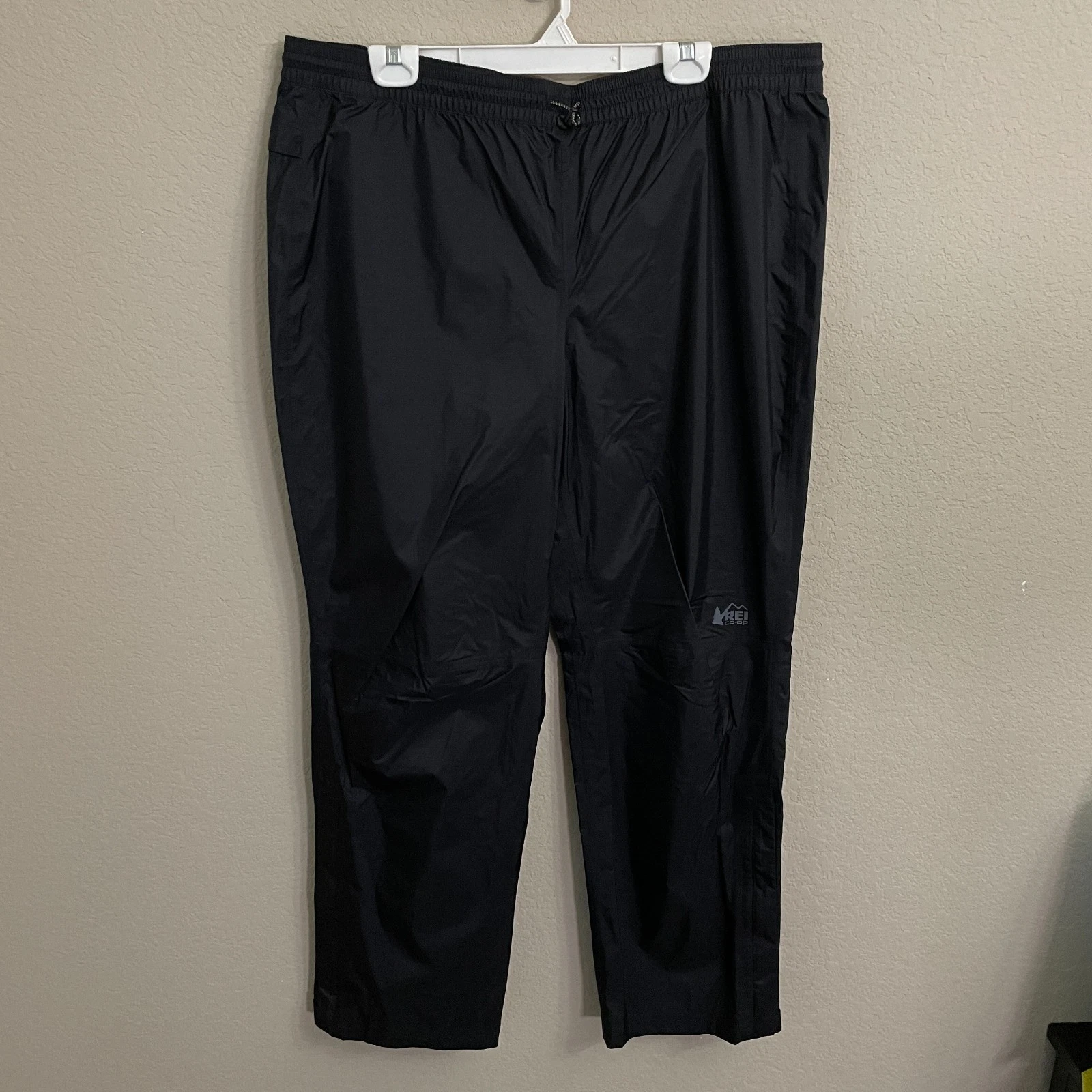 REI Co-op Men’s Rainier Waterproof Rain Pants XL Black Hiking Outdoor
Opens in a new window or tab