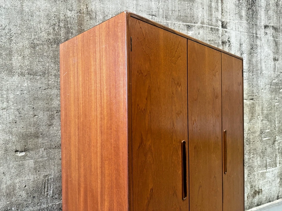 Vintage Mid Century Teak G Plan Fresco Triple 3 Door Wardrobe - Image 3 of 4