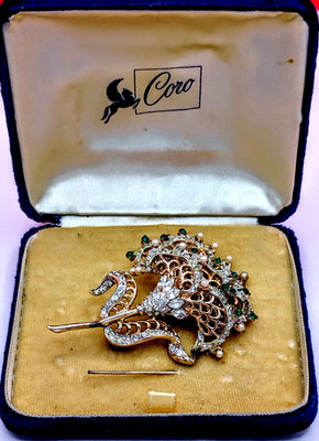 Vintage Brosche CORO Dekor ''Strauß'' vergoldet Perlen Strass. signiert. 20. Jh.