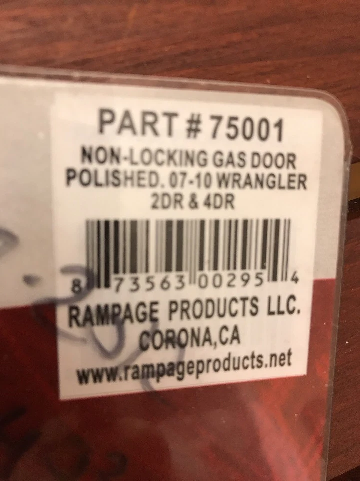 Крышка топливной двери Rampage для 07–18 Wrangler JK/JKU в нормандском стиле 75001 - Изображение 4 из 4