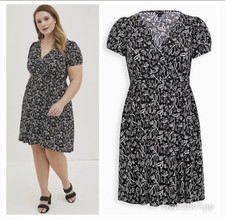 NWT Torrid 3 Black Heart Print Studio Knit Surplice Dress - Size 22-24 