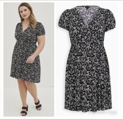 NWT Torrid Black Heart Print Studio Knit Surplice Dress Size 22