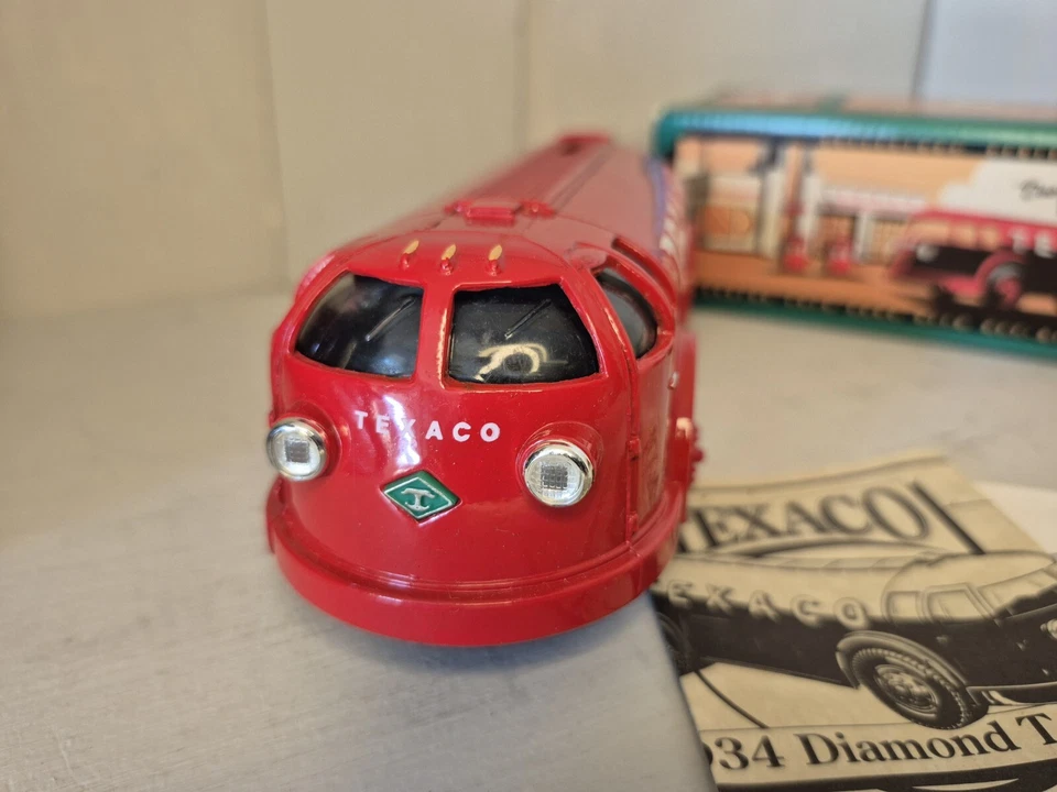 1994 ERTL 1934 Diamond T "Doodle Bug" Texaco Tanker Монета Банк Литая 8"w NiB - Изображение 2 из 4