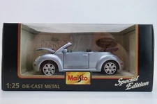 Maisto 1:25 Diecast Light Blue Metallic Volkswagen New Beetle Cabrio