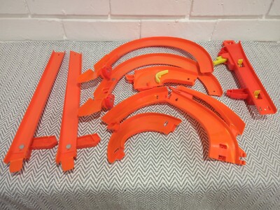 Hot Wheels Ultimate Garage T-Rex Playset 2020 - GJL14 - Orange Track Lot