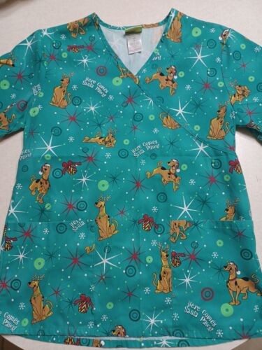 Scooby Doo Scrub Top Size Small Here Comes Santa Paws Christmas - Picture 1 of 4