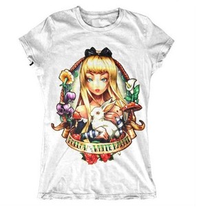camiseta alicia tatuada