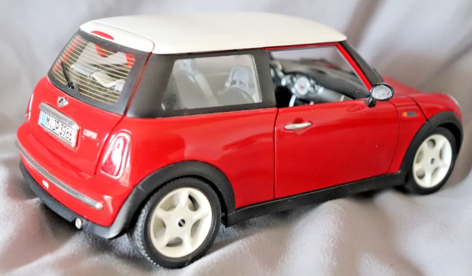 Mini Cooper R50 2003 modelo coche fundido a presión escala 118 rojo blanco techo vehículo Foto 4 de 4