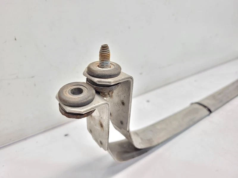 BMW 330CI 2002 (3,0 L/AT) correas del tanque de combustible *solo* Foto 2 de 4