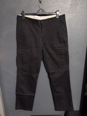 MEN S LEVI S BLACK CARGO PANTS (TAG 33x32) (ACTUAL 35x31)