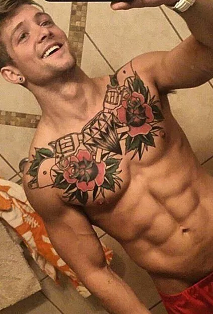 Shirtless Male Muscular Hunk Tattoos Ripped 6 Pack Abs Smiling PHOTO 4X6 C1171