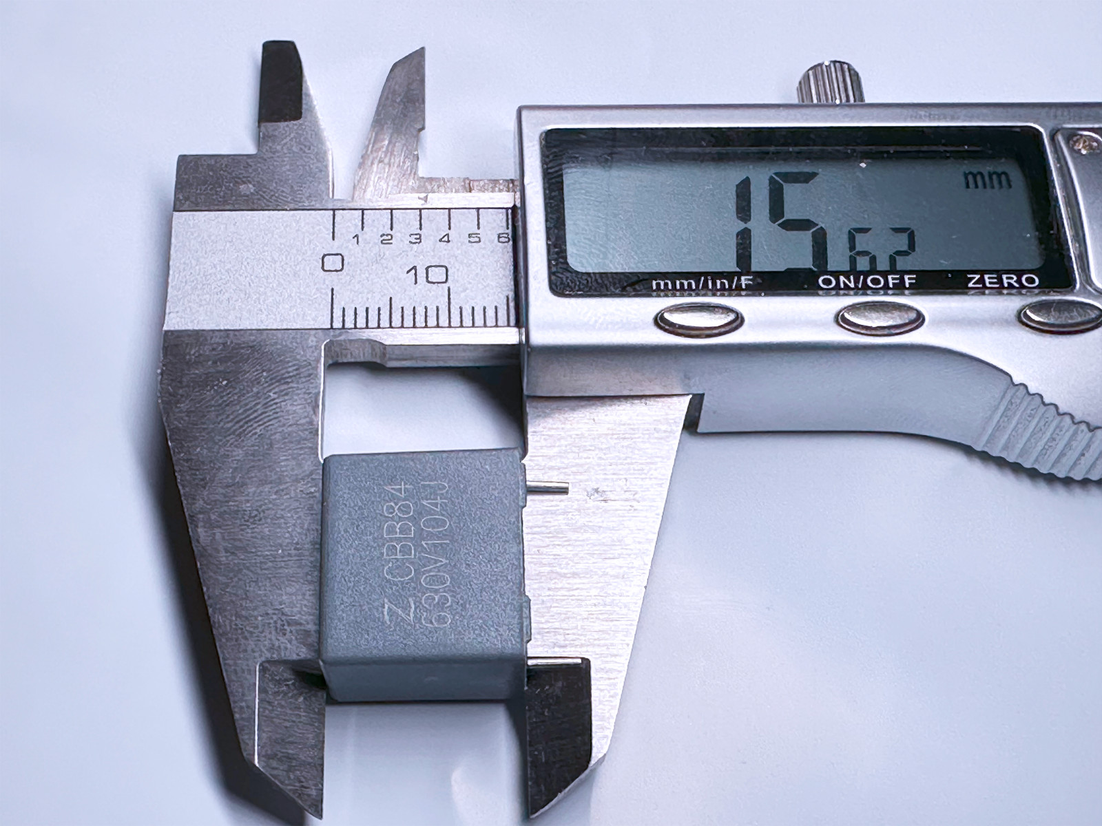 New Box 800PCS CBB84 630V104J 0.1uF 630V 5% 100nF PP Film Capacitor P:15mm