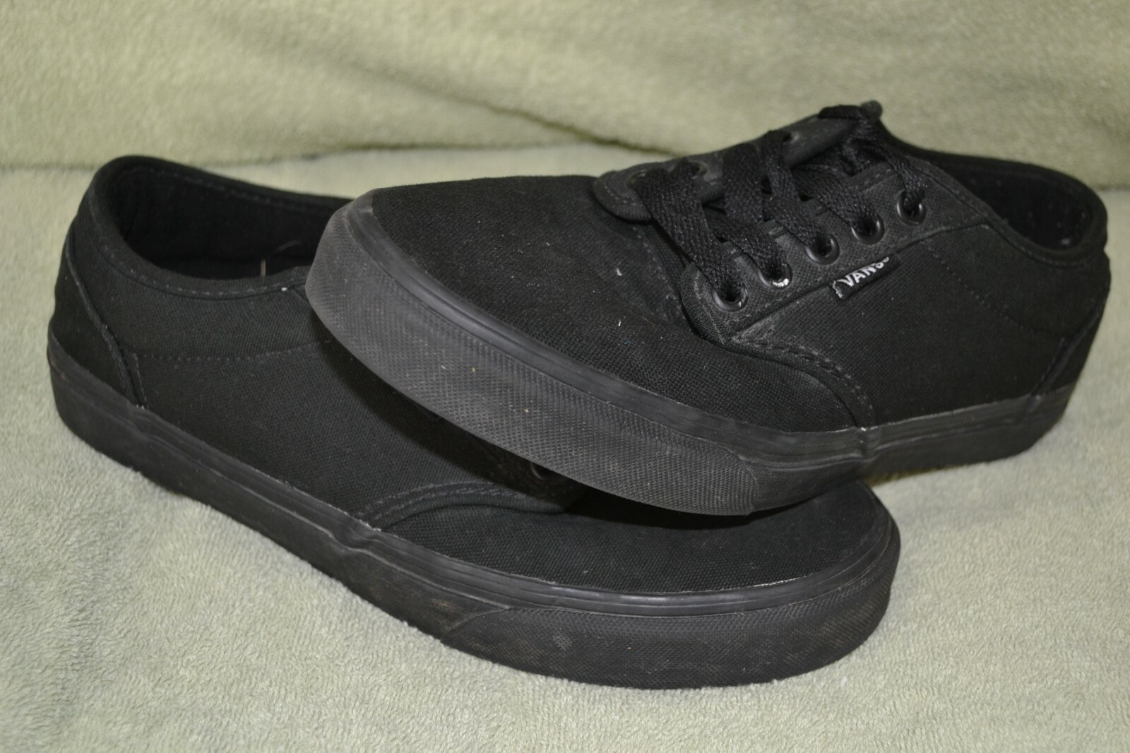 VANS Mens Black Skate Casual Shoes Size 7 OFF THE WALL Great Used Condition-image
