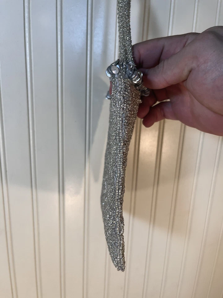 Bolso sin asas vintage BLOOMINGDALES plateado con cuentas mango superior Foto 3 de 4