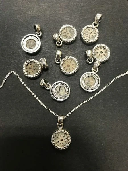 Widow's mite shop pendant