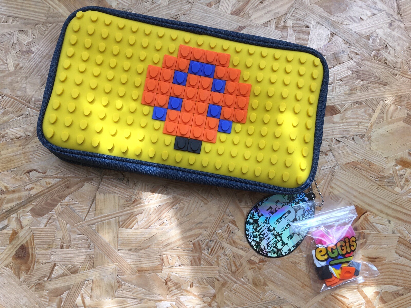 Trousse de voyage jaune EGGMANBAGS une idée cadeau originale