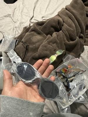Oakley Romeo Sunglasses gray Frame Black Lens