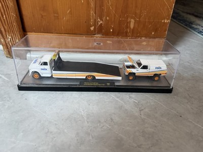 M2 Machines 1968 Chevrolet C60 Truck & 1973 Chevy Cheyenne Super 10 TW09 21-03