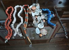Lot mixte bijoux fantaisie colliers et bracelets multicolores (plusieurs pièces)