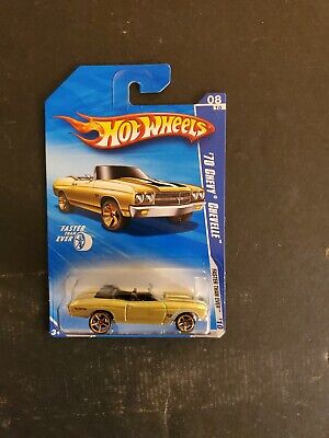 319CT R7561 '70 Chevy Chevelle  Gold  NOC 1:64 Hot Wheels  2010-136