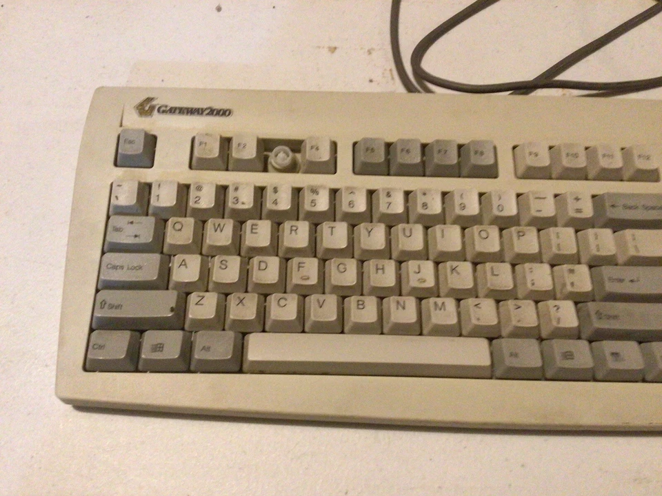 Vintage Gateway 2000 Model 2196003-XX-XXX PS/2 Wired Keyboard - Image 2 of 4