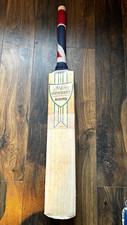 Newbery Invictus Pro Grade Willow Cricket Bat Spring Long Handle Slight Bow 85cm