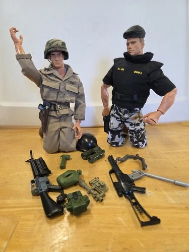 G.I Joe Swat 3 12'' - G.I Joe Military Action Hasbro Action Figures (2)