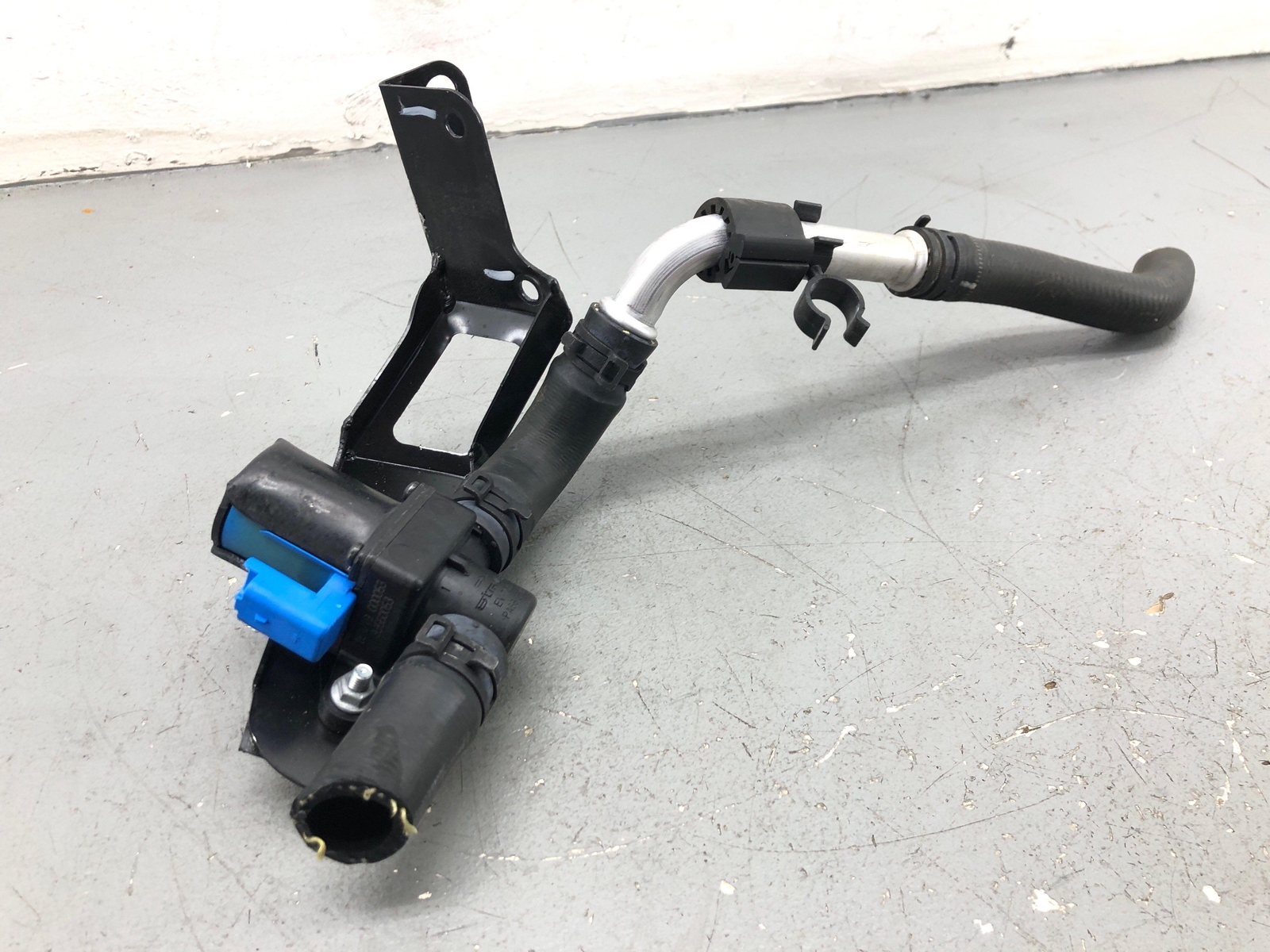 2020-2023 MCLAREN GT 4.0L ENGINE WATER COOLANT HOSE LINE PIPE W/MOTOR OEM 2021