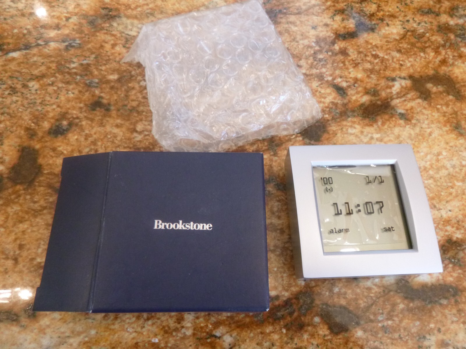 New Vintage Brookstone World Travel Clock Temperature Date Time Alarm
