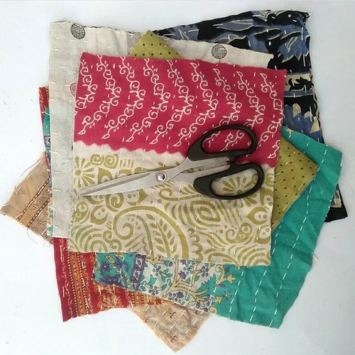Indian Vintage 50/100 Pcs Remnants of Recycle Cotton quilt, Kantha Fabric Scraps - Picture 10 of 10