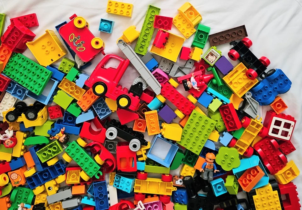 Lego Duplo Lot of 10 Lbs. Various Pieces Parts Bricks Blocks Mini Figures (A5) - Image 2 of 4