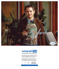 Elijah Wood 'Yellowjackets’ Signed 8x10 Photo 'Walter' ACOA