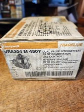 NEW OLD STOCK Honeywell VR8304 M 4507 . 24V gas valve SHIPS FREE