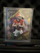 2023 Panini Select Draft Picks - Field Level Stetson Bennett #125 Gold Lazer 