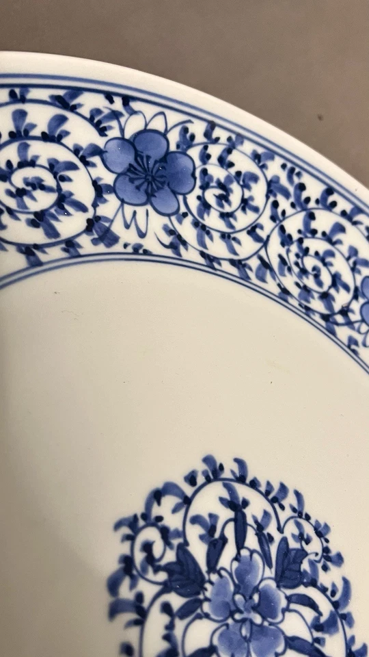 "Plato grande japonés Arita Ware con flores de espiga azules y blancas de Shinohara 12""" Foto 3 de 4