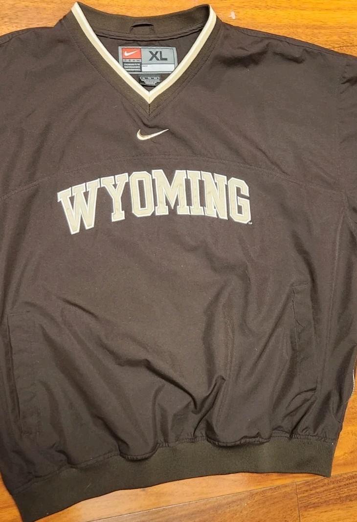 SACAI X NIKE NIKE Team Wyoming Cowboys Giacca Uomo XL Giacca a Vento Pullover Centro Swoosh Vintage