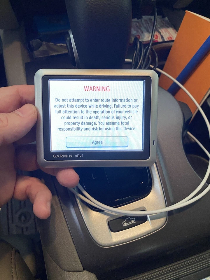 Garmin Nuvi 1100 GPS 3.5in Touchscreen w/Car Charger Bundle - Image 2 of 4