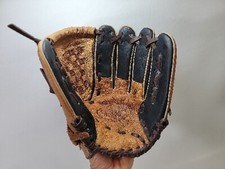 Louisville Slugger Glove Genesis Series 1884 GN14-BN Right Hand Throw Youth 10"