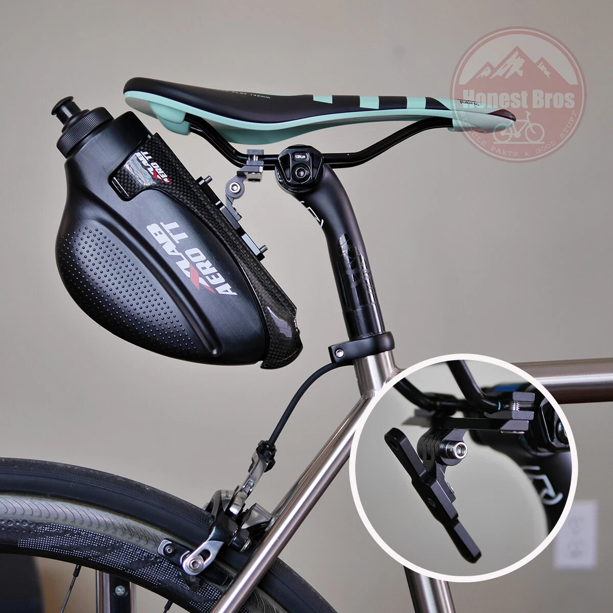 Water bottle store seat mount